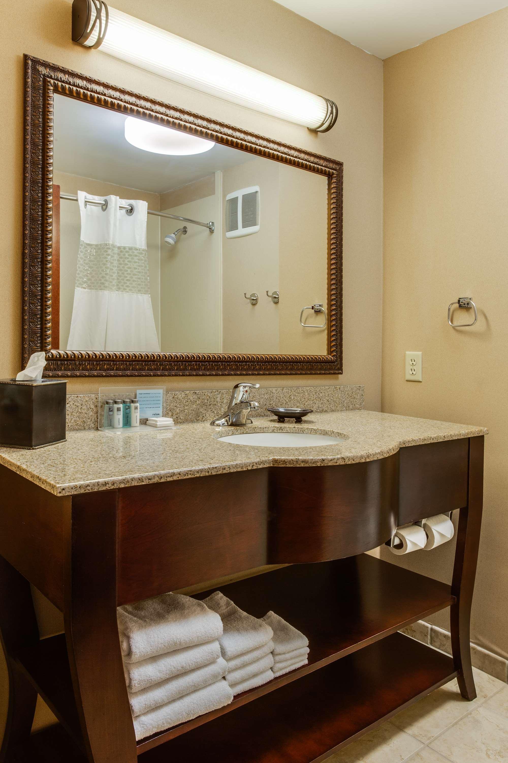 Hampton Inn Bennington Exterior photo